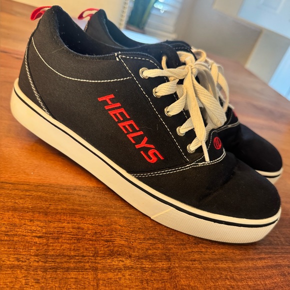 Heelys Other - Heelys Men's Pro 20 Canvas Skate Shoes Size
10 Black and Red